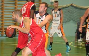Lors d’un match amical USOBL – BCM, ça a chauffé sous les paniers !