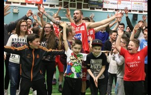 Montée en N2 de l’USOBL-basket, ça se fête pour les 500 spectateurs et les joueurs 