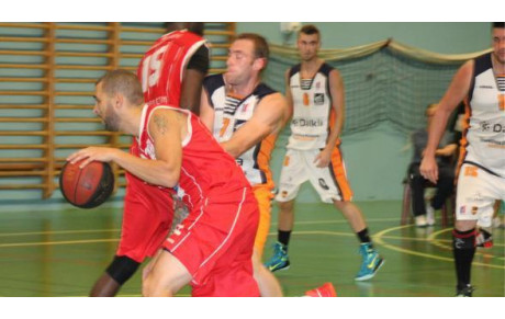 Lors d’un match amical USOBL – BCM, ça a chauffé sous les paniers !