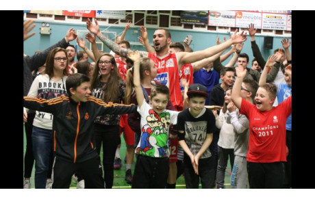 Montée en N2 de l’USOBL-basket, ça se fête pour les 500 spectateurs et les joueurs 